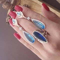 Комплект серебряный с золотыми вставками Азиза кольцо и сережки с крупными голубыми фианитами