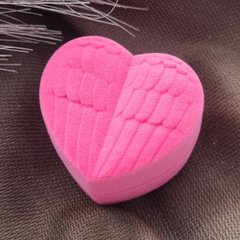 Коробочка для прикрас у формі серця з крил янгола рожевий оксамит