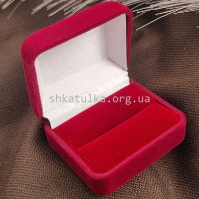 Коробочка для украшений квадратная красный бархат с универсальным ложементом