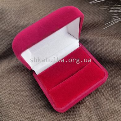 Коробочка для украшений квадратная красный бархат с универсальным ложементом