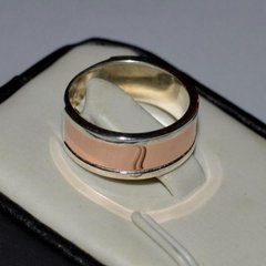 Обручальное кольцо серебряное с золотыми вставками гладкое
