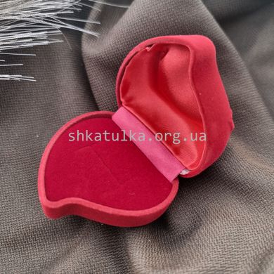 Коробочка для украшений в форме сердца объемной розой красный бархат