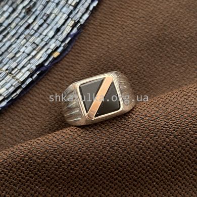 Перстень мужской серебряный с золотыми вставками и ониксом