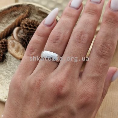 Серебряные обручальные кольца с родированием и узором Европейки шириной 6 мм