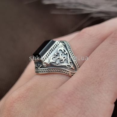 Перстень мужской серебряный с ониксом и древним орнаментом