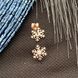 Сережки срібні з позолотою пусети тематичні Сніжинки без камінців