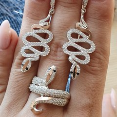 Комплект серебряный с золотыми вставками Мамба кольцо и сережки со змейкой и россыпью фианитов