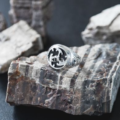 Перстень серебряный мужской с круглым черным ониксом и узором