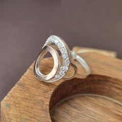 Перстень серебряный с золотыми вставками и белыми цирконами Концентрические круги