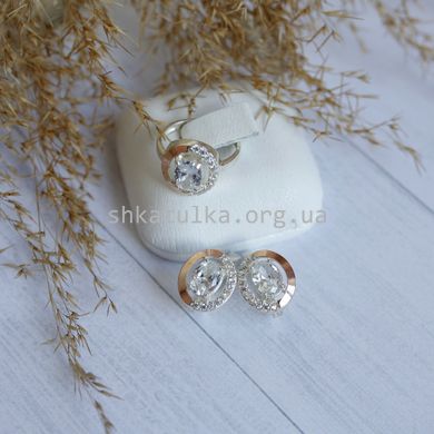 Комплект серебряный с золотыми вставками кольцо и сережки с белыми овальными фианитами
