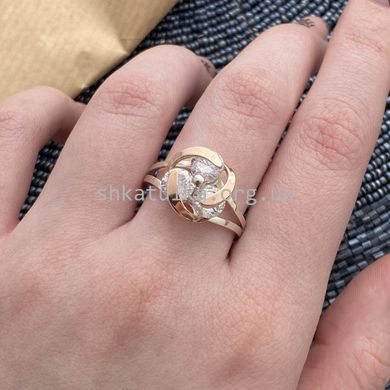 Комплект серебряный с золотыми вставками Цветок кольцо и сережки с белыми фианитами