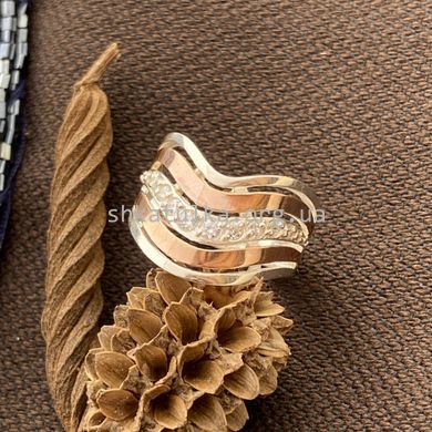 Кольцо серебряное с золотыми вставками Волна и маленькими фианитами