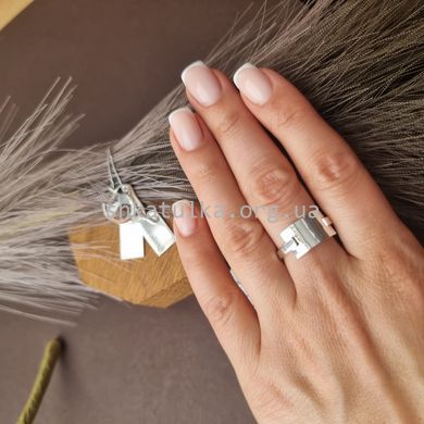 Комплект серебряный кольцо и серьги без камней