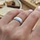 Серебряное обручальное кольцо с фактурной поверхностью и родированием Европейка шириной 6 мм