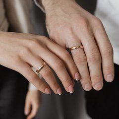 Обручальные кольца серебряные с позолотой классические тонкие парные