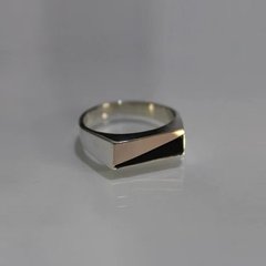 Перстень мужской серебряный с золотой пластиной и ониксом