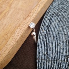 Кольцо серебряное с белым цирконом незамкнутое