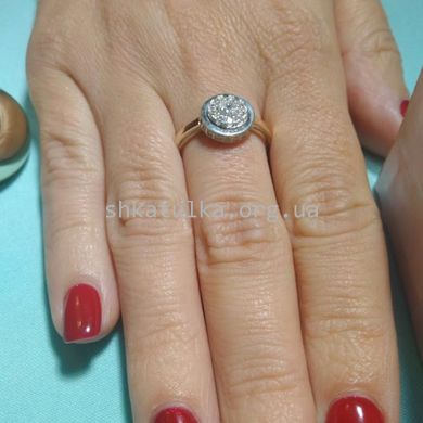 Кольцо серебряное с белыми камнями разного размера