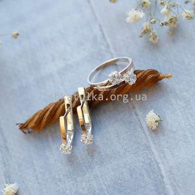 Комплект серебряный кольцо и серьги с золотыми вставками и квадратными фианитами