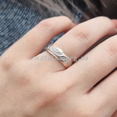 Обручальное кольцо серебряное с золотыми напайками и орнаментом