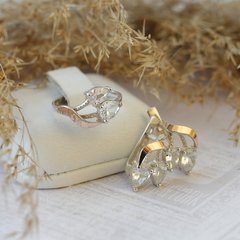 Комплект серебряный с золотыми вставками Букет кольцо и сережки с фианитами