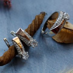 Комплект серебряный кольцо и серьги с золотыми вставками и россыпью цирконов