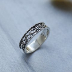 Кольцо серебряное ажурное с чернением и круглыми цирконами