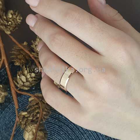 Обручальное кольцо серебряное с позолотой гладкое Американка купить в ювелирном интернет-магазине Shkatulka